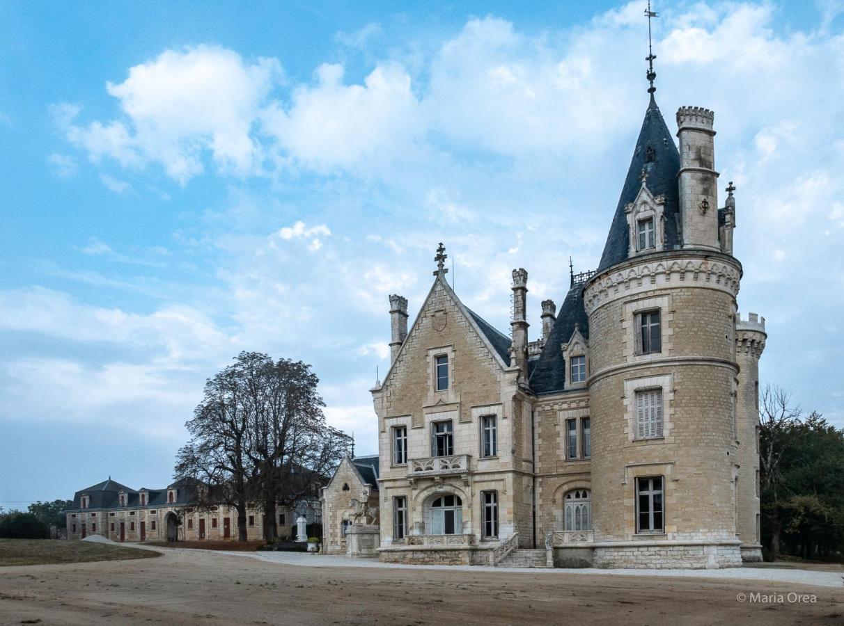 Château des chevaliers de Londigny Buitenkant foto