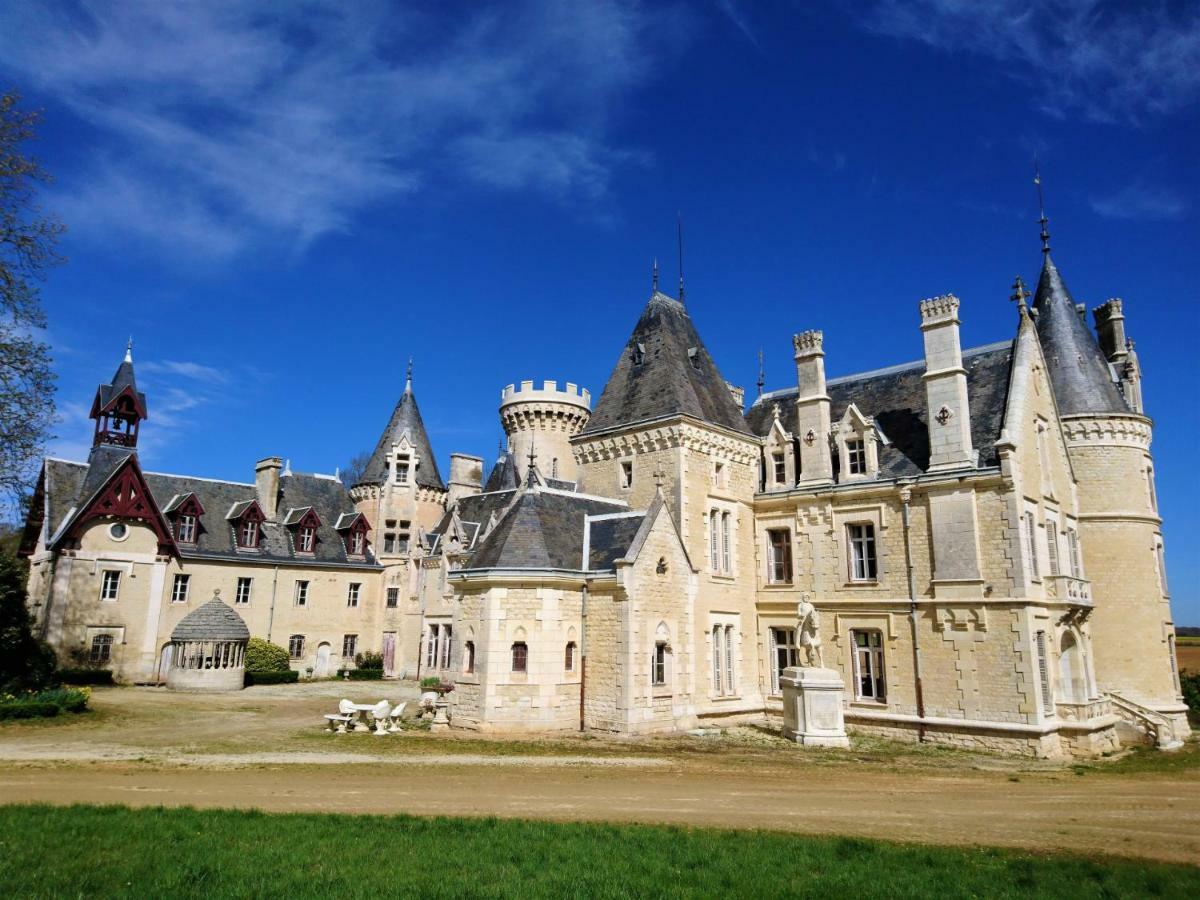 Château des chevaliers de Londigny Buitenkant foto