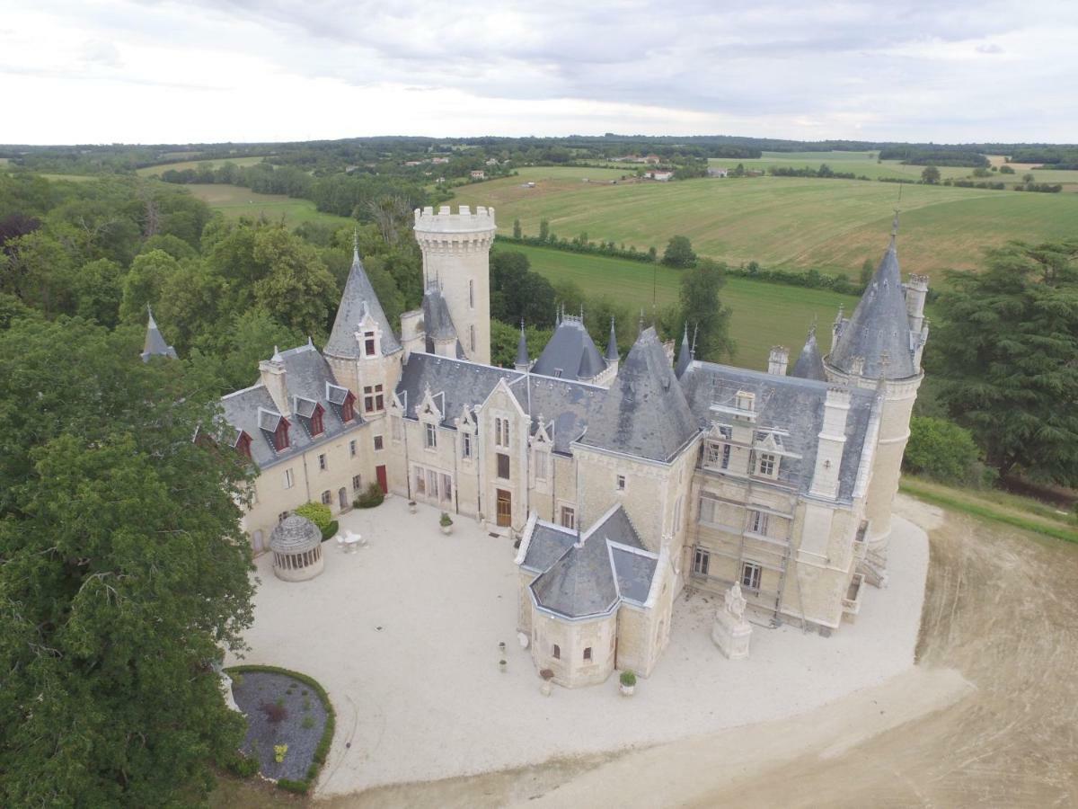 Château des chevaliers de Londigny Buitenkant foto